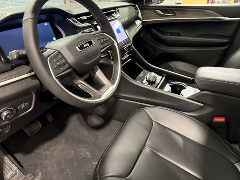 New 2025 Jeep Grand Cherokee Limited w/ Black Appearance Package image 20