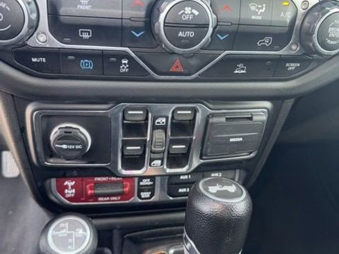 Used 2024 Jeep Wrangler Unlimited Rubicon 4xe AWD/4WD image 12