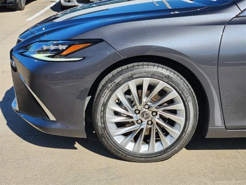 Used 2022 Lexus ES 300h Ultra Luxury image 8