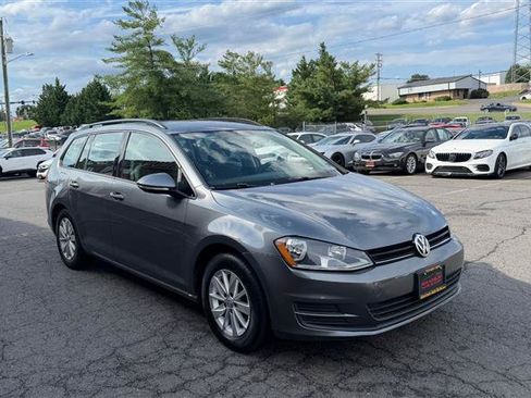 Used 2016 Volkswagen Golf S FWD image 3