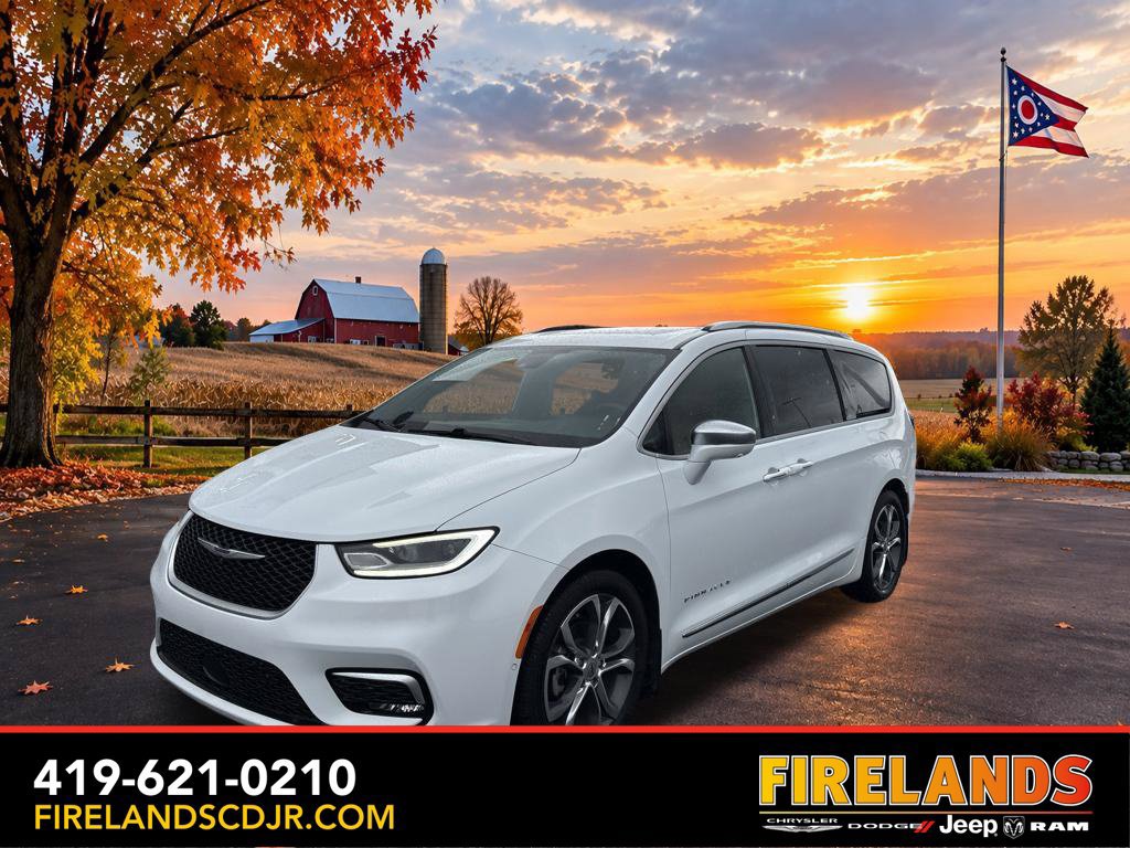 Used 2022 Chrysler Pacifica Pinnacle FWD image 1