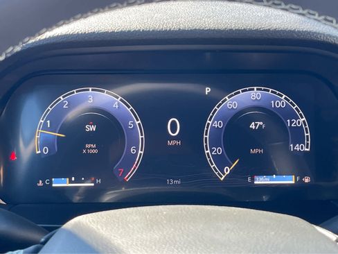 New 2025 Jeep Grand Cherokee Altitude image 9