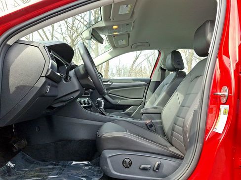 Certified 2023 Volkswagen Jetta SE image 12