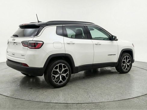 Used 2025 Jeep Compass Limited image 9