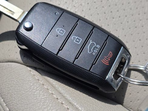 Used 2017 Kia Sorento AWD w/ LX Convenience Package image 32
