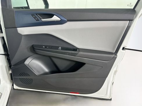 Used 2023 Volkswagen Taos SE FWD image 30