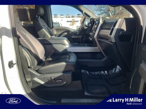 Used 2022 Ford F350 Platinum w/ FX4 Off-Road Package image 19