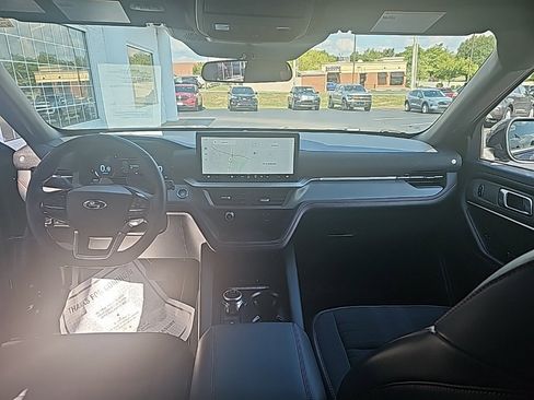 Used 2025 Ford Explorer ST-Line w/ ST-Line Street Pack image 12