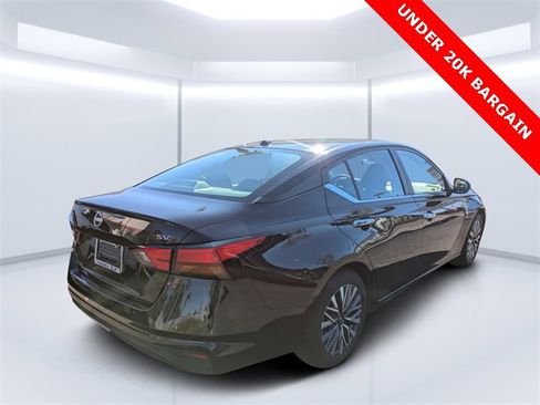 Used 2023 Nissan Altima 2.5 SV image 3