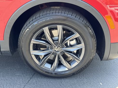 Certified 2023 Volkswagen Tiguan SE w/ Panoramic Sunroof Package FWD image 11