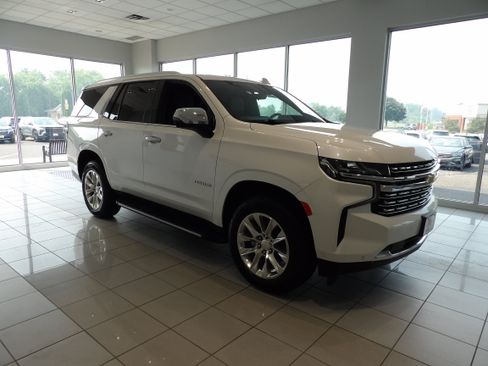 Used 2023 Chevrolet Tahoe Premier w/ Advanced Technology Package AWD/4WD image 3