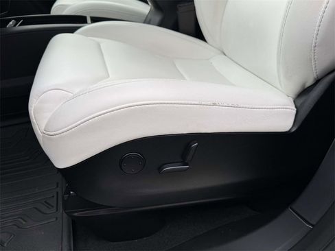 Used 2019 Tesla Model X 100D image 17