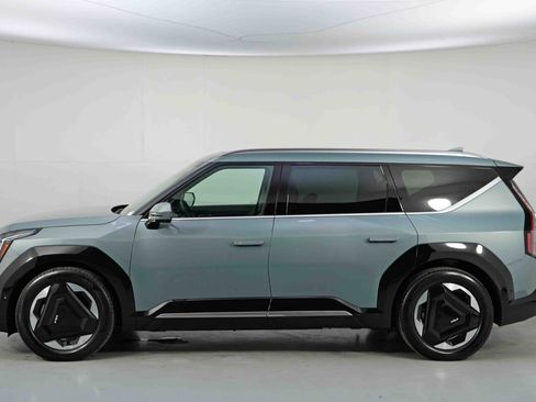 Used 2024 Kia EV9 Land image 54