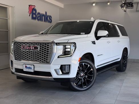 Used 2023 GMC Yukon XL Denali AWD/4WD image 2
