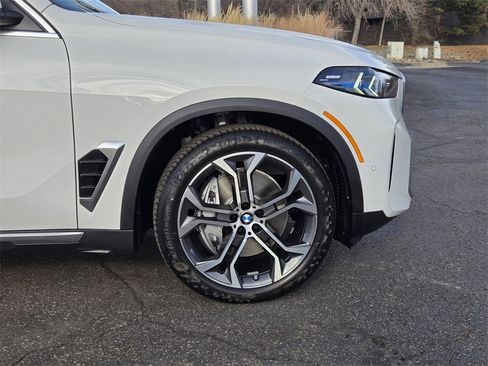 New 2026 BMW X5 xDrive50e w/ Premium Package image 9