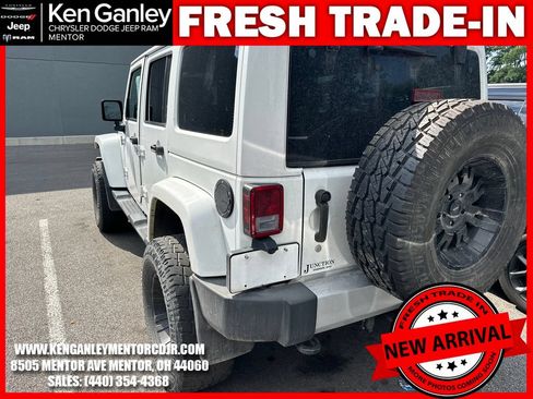 Used 2015 Jeep Wrangler Unlimited Sahara AWD/4WD image 8