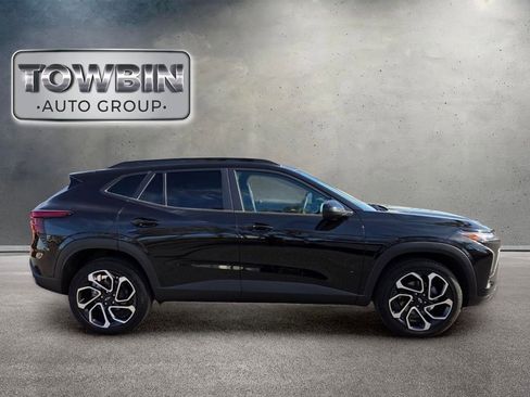 Used 2025 Chevrolet Trax RS w/ Driver Confidence Package FWD image 3