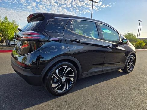 Used 2023 Chevrolet Bolt LT w/ Infotainment Package FWD image 6