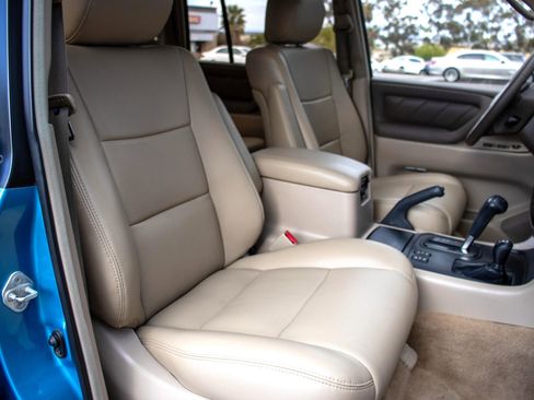 Used 2000 Toyota Land Cruiser image 12