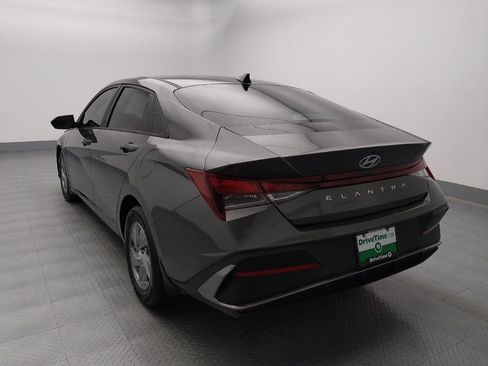 Used 2024 Hyundai Elantra SE image 5