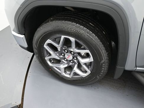 Used 2026 GMC Sierra 1500 SLE w/ Preferred Package image 8