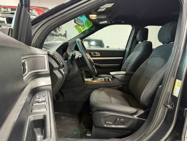 Used 2017 Ford Explorer XLT AWD/4WD image 13