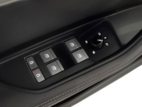 Used 2024 Audi Q8 e-tron Premium Plus w/ Premium Plus Package image 15