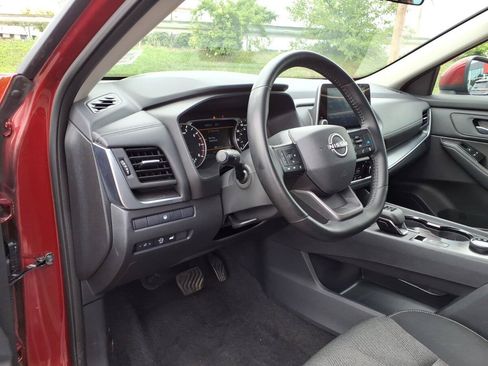 Used 2025 Nissan Rogue SV AWD/4WD image 18