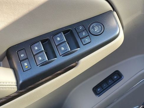 Certified 2018 GMC Yukon SLT w/ Premium Edition AWD/4WD image 16