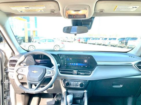 Used 2025 Chevrolet TrailBlazer LT FWD image 16