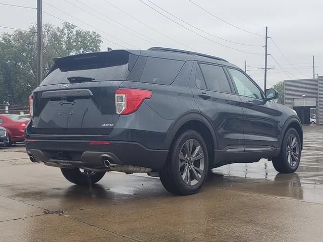 Used 2023 Ford Explorer XLT w/ Equipment Group 202A AWD/4WD image 4