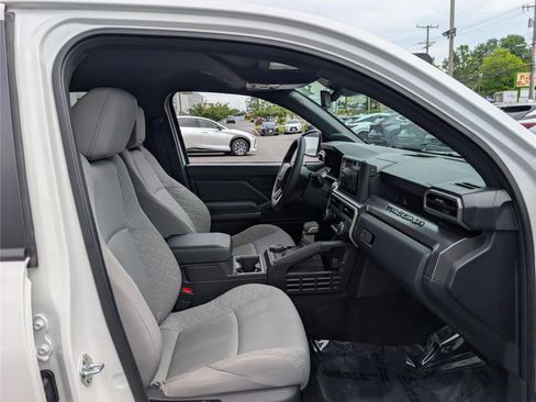 Used 2024 Toyota Tacoma SR5 AWD/4WD image 11