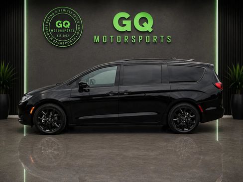 Used 2018 Chrysler Pacifica Limited w/ Advanced Safetytec Group FWD image 4