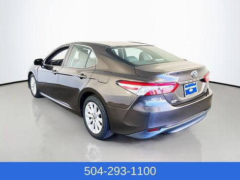 Used 2018 Toyota Camry LE image 7