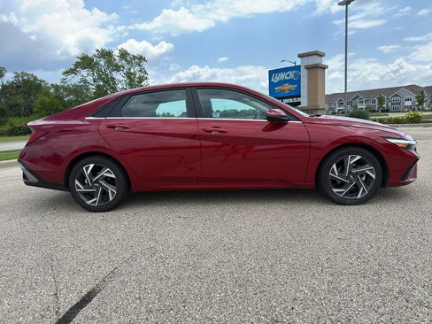 Used 2025 Hyundai Elantra Limited FWD image 5