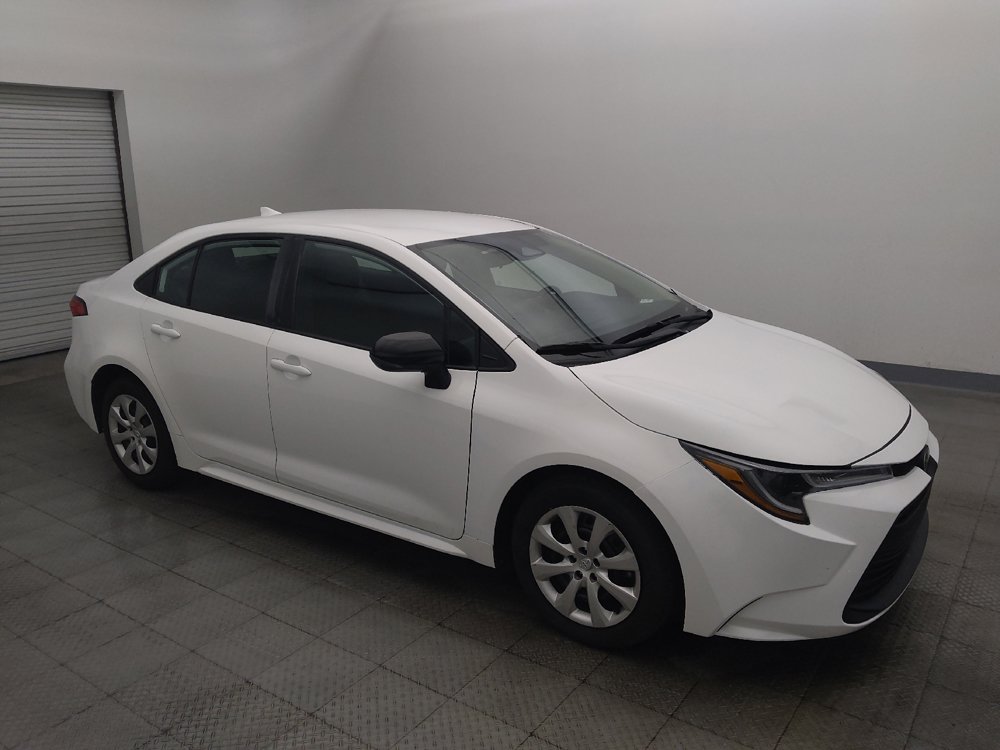 Used 2025 Toyota Corolla LE FWD image 11