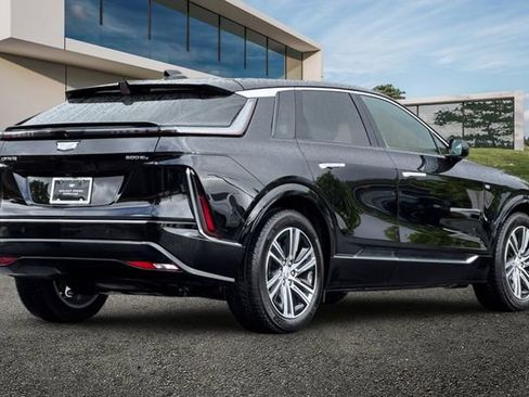 New 2026 Cadillac Lyriq Premium Luxury AWD/4WD image 4