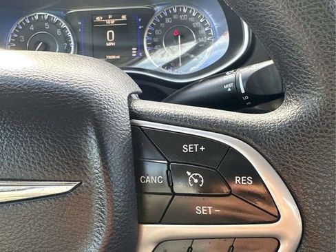 Used 2015 Chrysler 200 Limited image 29