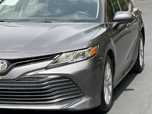 Used 2020 Toyota Camry LE FWD image 11