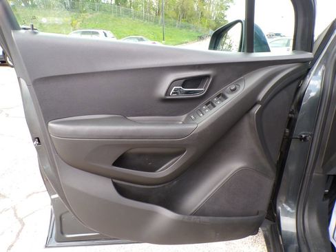 Used 2019 Chevrolet Trax LT FWD image 21