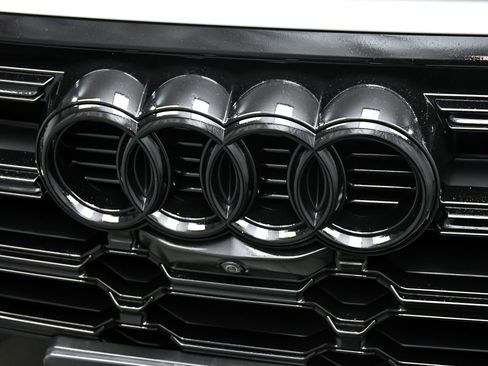 Used 2023 Audi SQ5 Premium Plus w/ Premium Plus Package AWD/4WD image 95