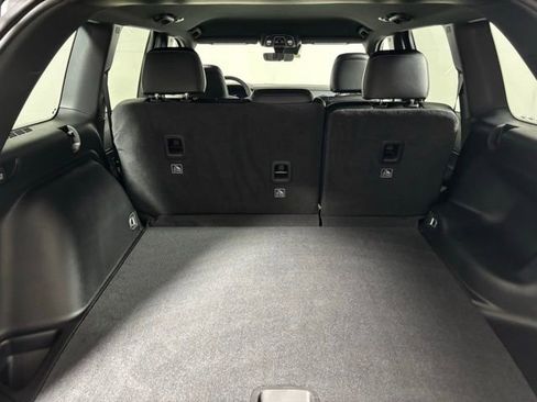 New 2025 Jeep Grand Cherokee Altitude image 8