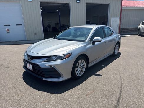 Used 2022 Toyota Camry LE image 7