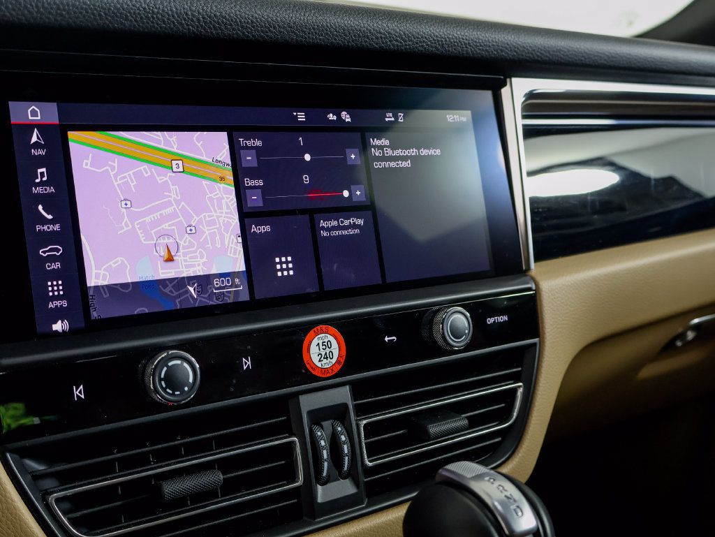 Certified 2026 Porsche Macan AWD/4WD image 15