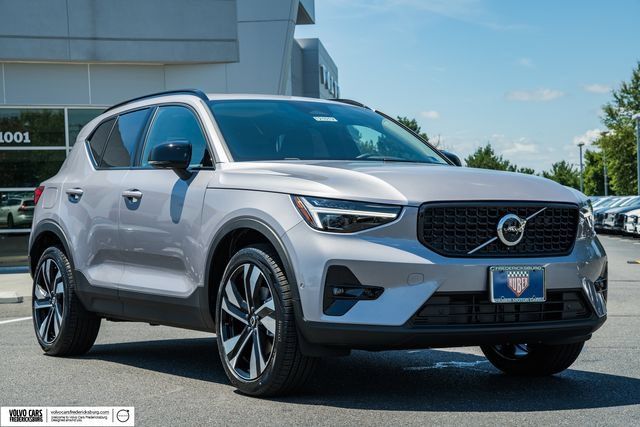 New 2026 Volvo XC40 B5 Plus w/ Climate Package AWD/4WD image 1
