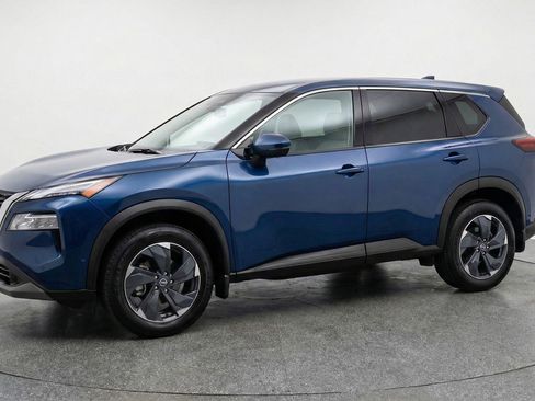 Used 2025 Nissan Rogue SV AWD/4WD image 3