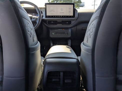 Used 2025 Ford Bronco Sport Badlands image 36