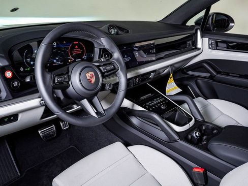 New 2026 Porsche Cayenne S image 4