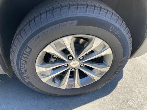 Used 2025 Chevrolet Equinox LT AWD/4WD image 3