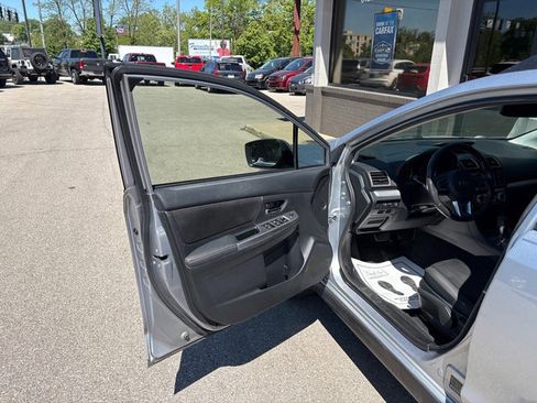 Used 2016 Subaru Crosstrek 2.0i Premium w/ Popular Package #2 AWD/4WD image 9